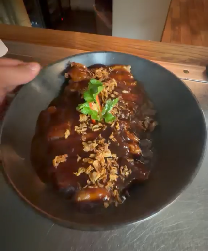 Crispy Duck with Tamarind Sauce